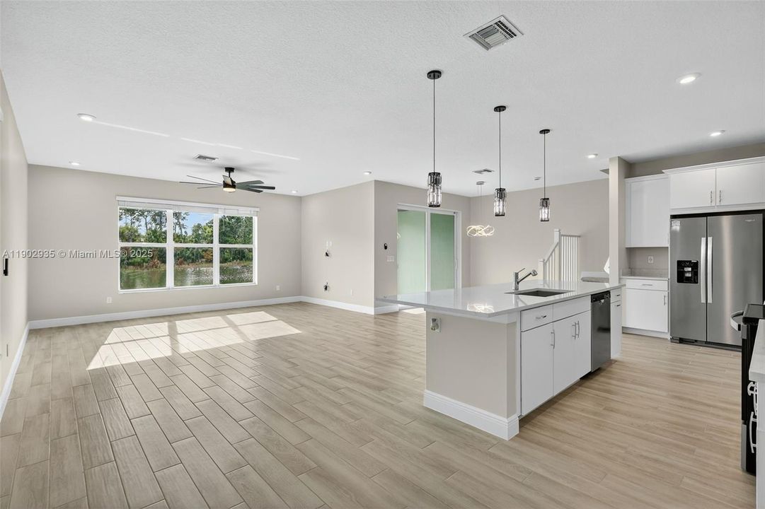 出租: $3,450 (3 贝兹, 2 浴室, 2547 平方英尺)