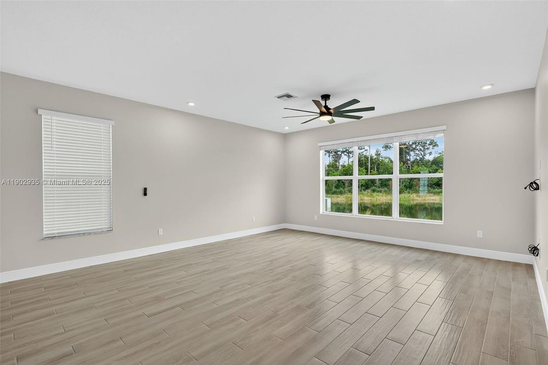 出租: $3,450 (3 贝兹, 2 浴室, 2547 平方英尺)