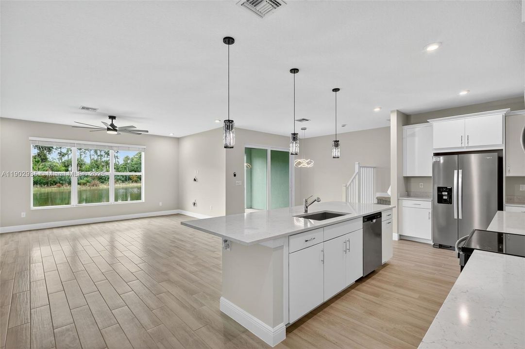 出租: $3,450 (3 贝兹, 2 浴室, 2547 平方英尺)