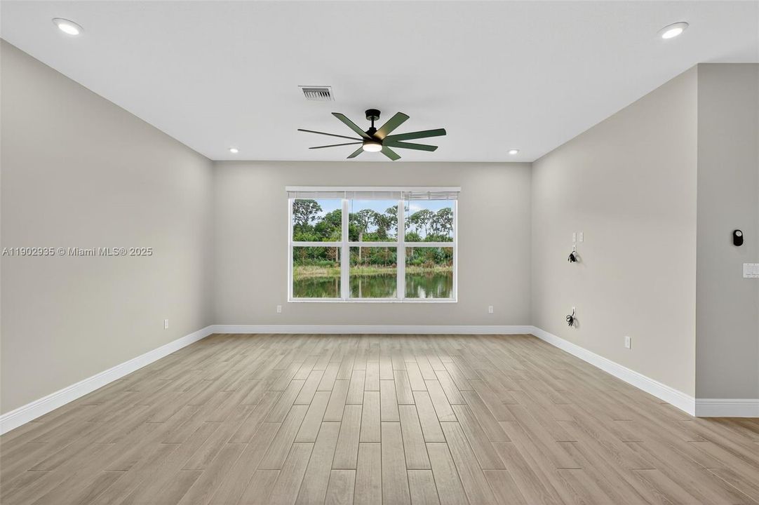 出租: $3,450 (3 贝兹, 2 浴室, 2547 平方英尺)