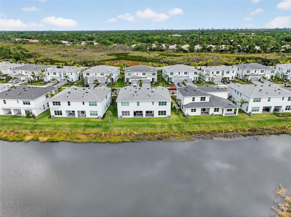 出租: $3,450 (3 贝兹, 2 浴室, 2547 平方英尺)