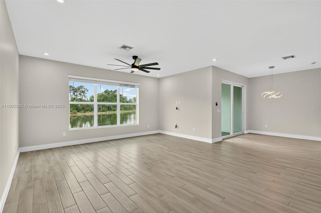 出租: $3,450 (3 贝兹, 2 浴室, 2547 平方英尺)