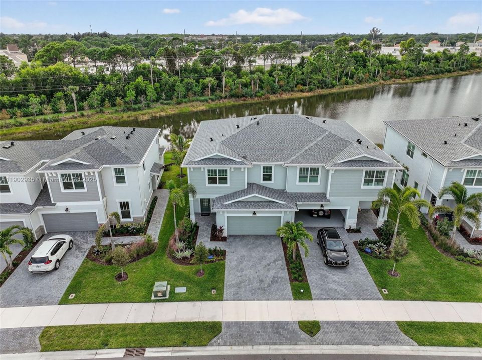 出租: $3,450 (3 贝兹, 2 浴室, 2547 平方英尺)