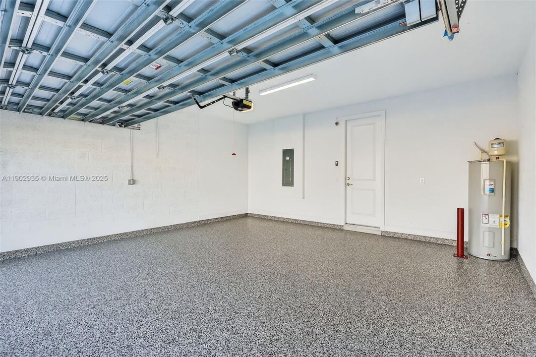 出租: $3,450 (3 贝兹, 2 浴室, 2547 平方英尺)