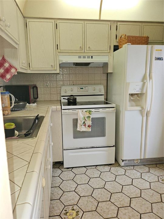 For Rent: $1,650 (2 beds, 2 baths, 944 Square Feet)