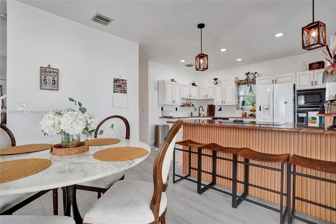 For Sale: $545,000 (4 beds, 3 baths, 1976 Square Feet)