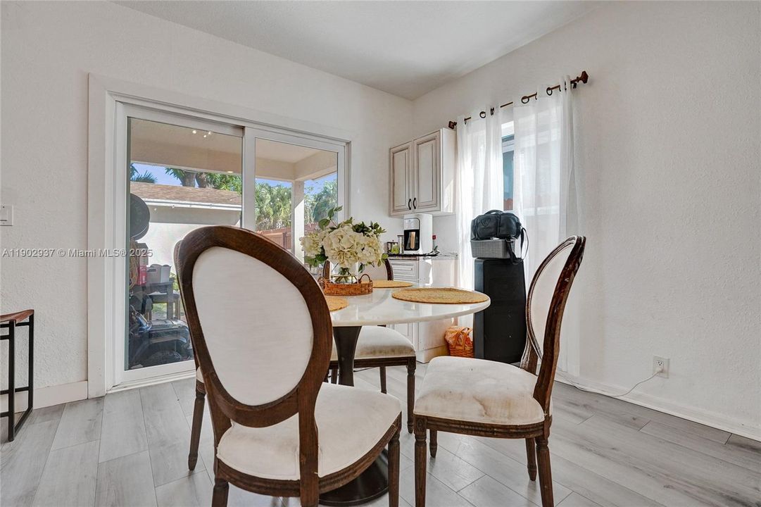 For Sale: $545,000 (4 beds, 3 baths, 1976 Square Feet)