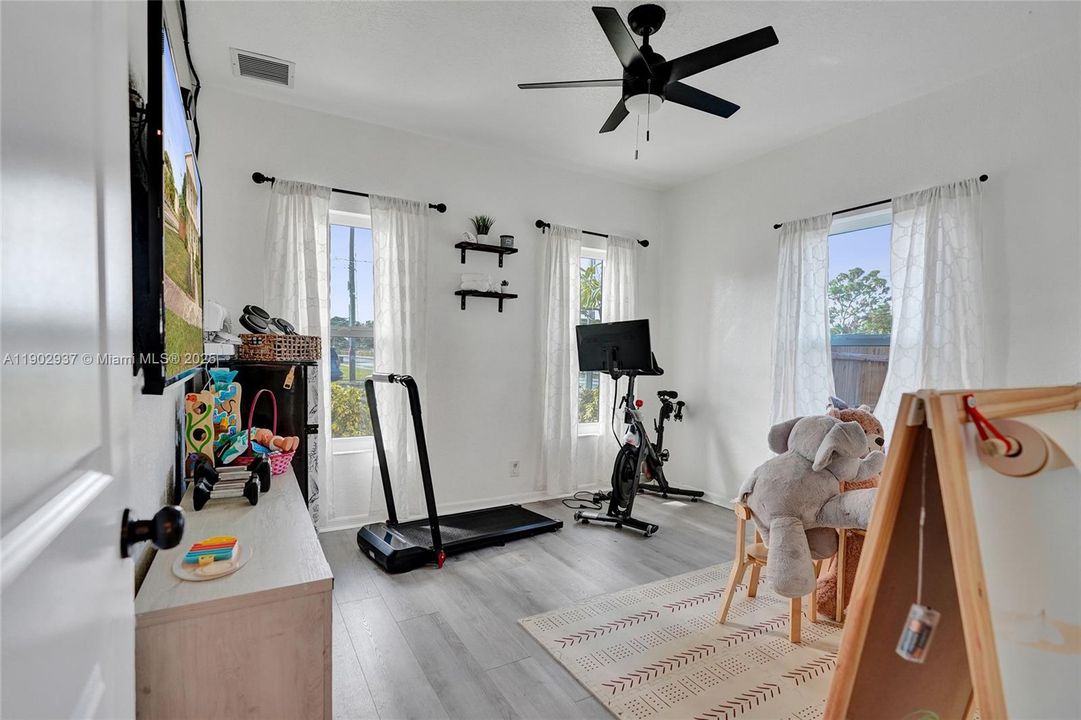 For Sale: $545,000 (4 beds, 3 baths, 1976 Square Feet)