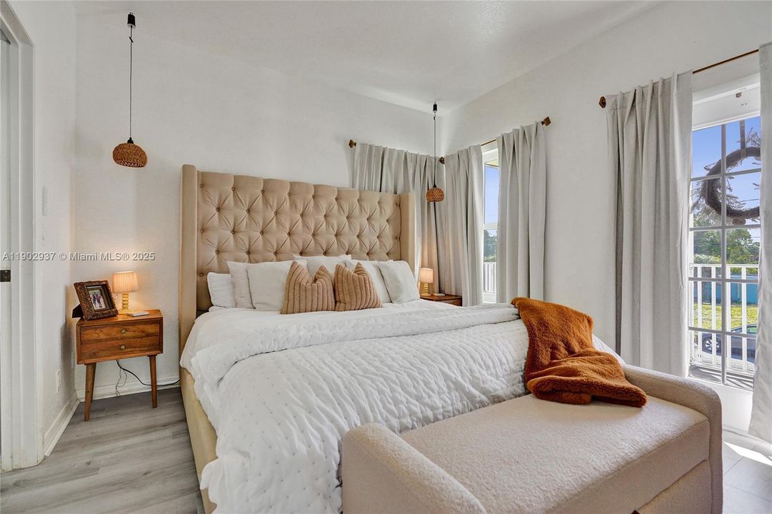 For Sale: $545,000 (4 beds, 3 baths, 1976 Square Feet)