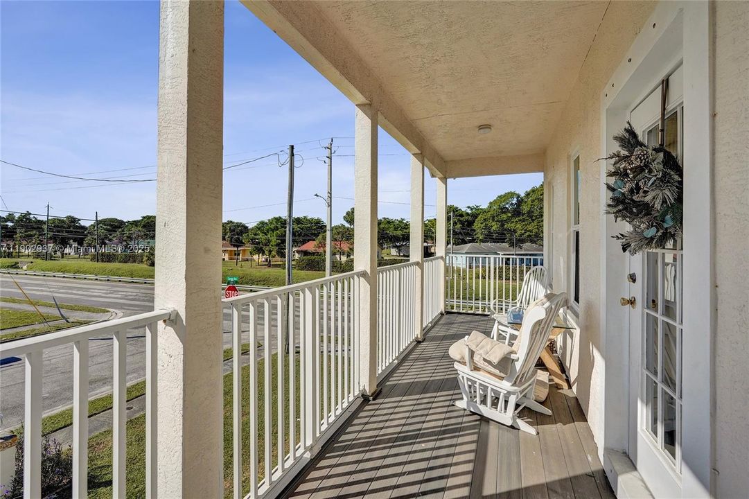 For Sale: $545,000 (4 beds, 3 baths, 1976 Square Feet)