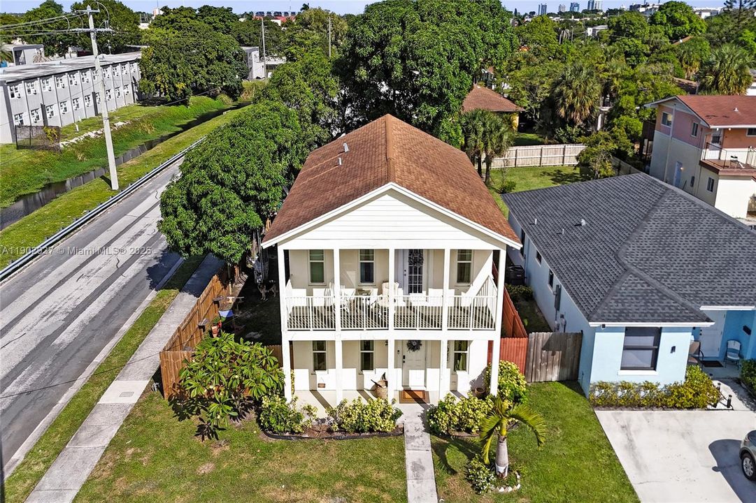 For Sale: $545,000 (4 beds, 3 baths, 1976 Square Feet)