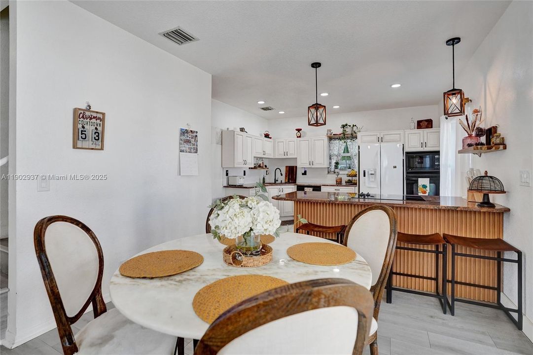 For Sale: $545,000 (4 beds, 3 baths, 1976 Square Feet)