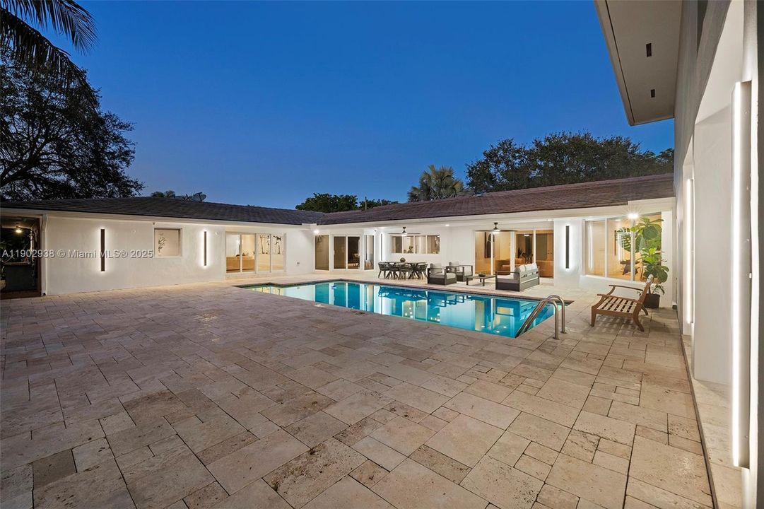 En Venta: $3,699,000 (6 camas, 5 baños, 5343 Pies cuadrados)