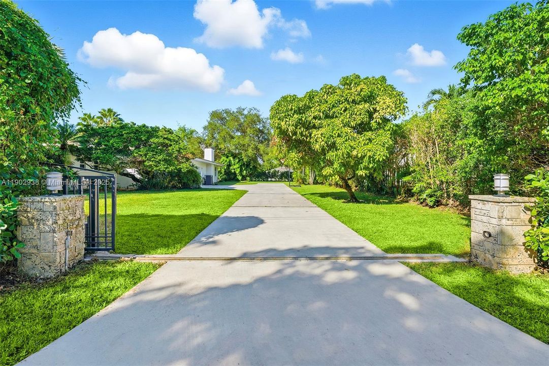 En Venta: $3,699,000 (6 camas, 5 baños, 5343 Pies cuadrados)