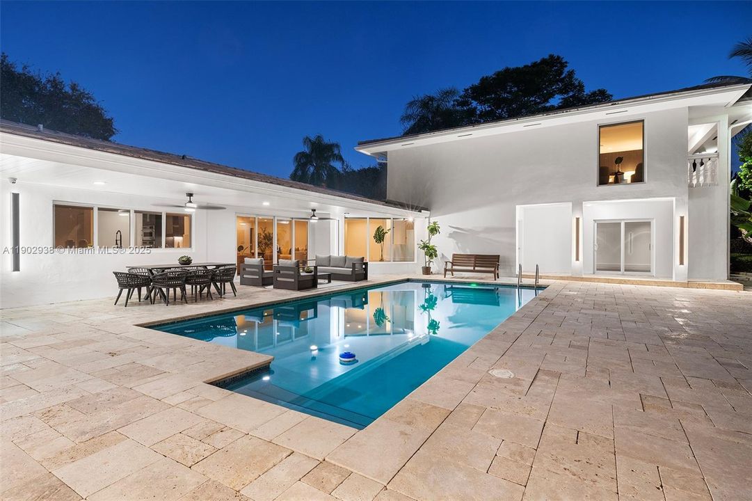 En Venta: $3,699,000 (6 camas, 5 baños, 5343 Pies cuadrados)