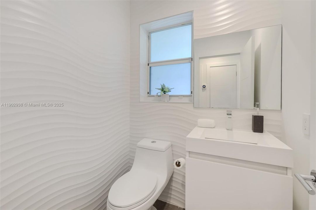 En Venta: $3,699,000 (6 camas, 5 baños, 5343 Pies cuadrados)