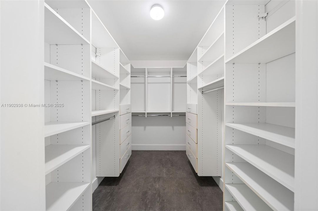 En Venta: $3,699,000 (6 camas, 5 baños, 5343 Pies cuadrados)