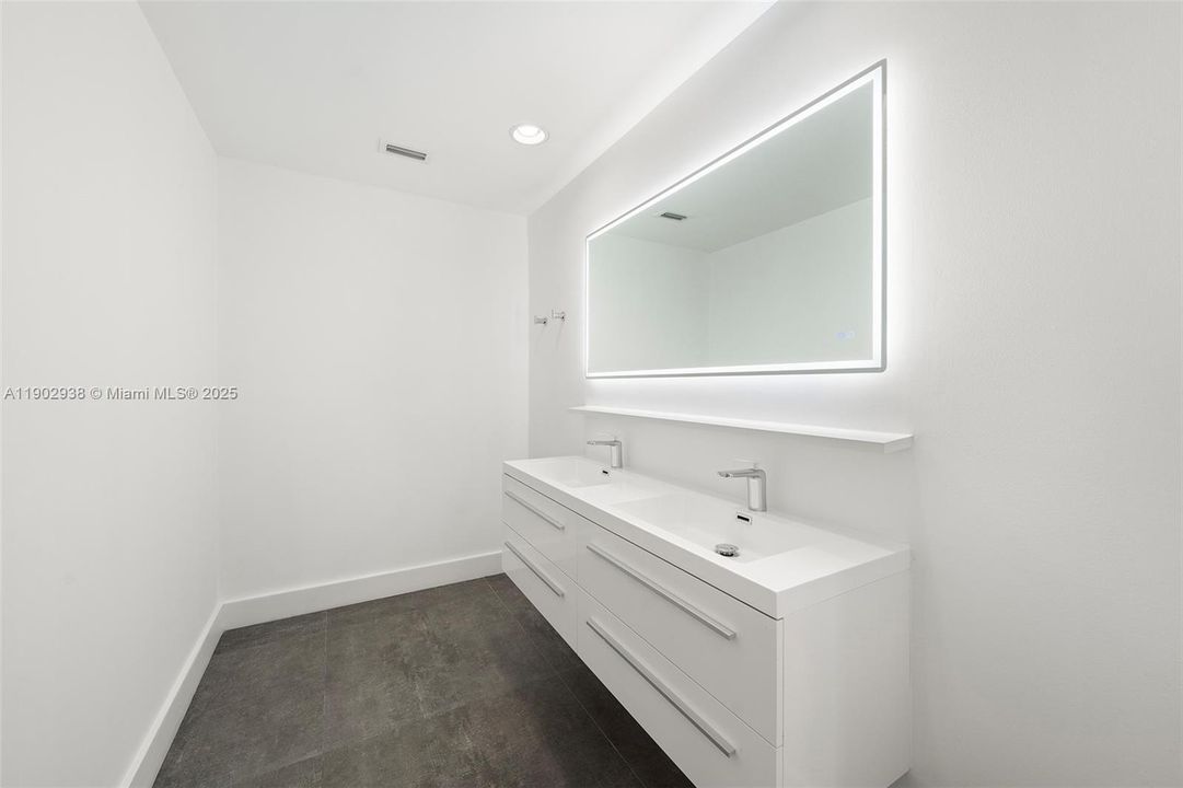 En Venta: $3,699,000 (6 camas, 5 baños, 5343 Pies cuadrados)