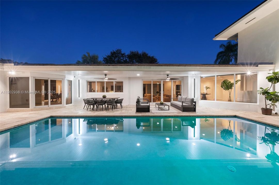 En Venta: $3,699,000 (6 camas, 5 baños, 5343 Pies cuadrados)