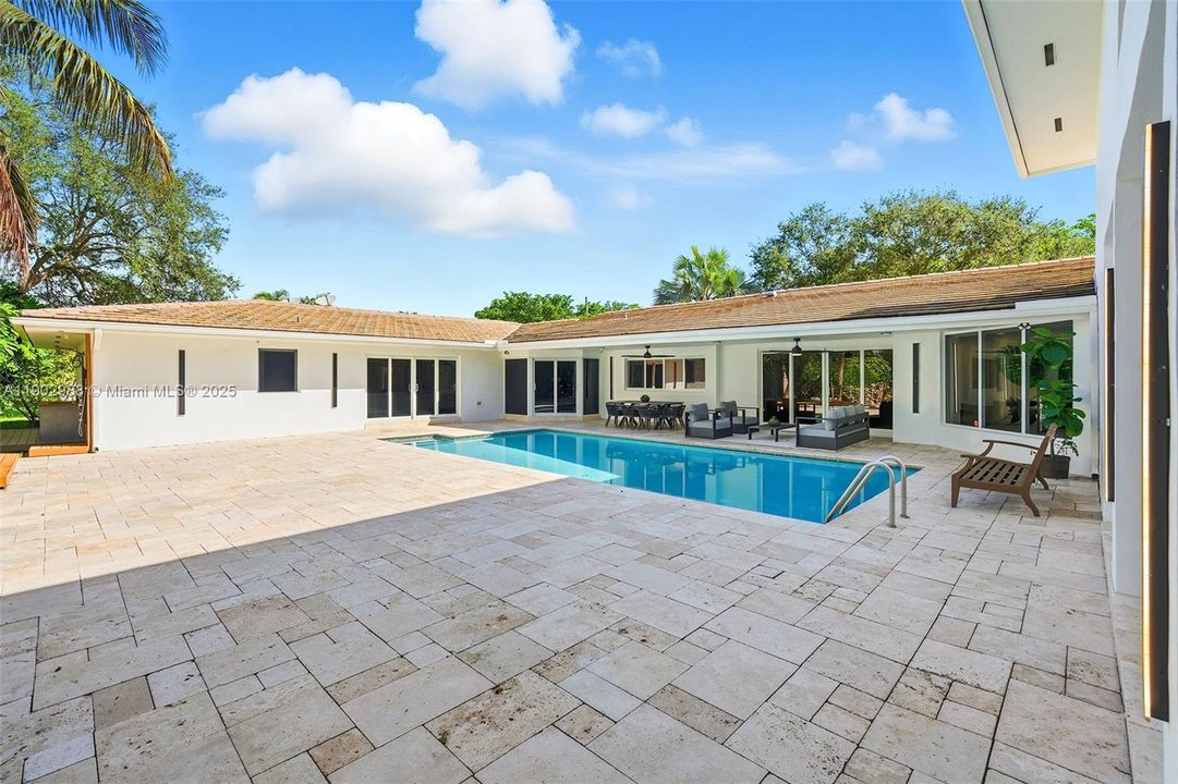 En Venta: $3,699,000 (6 camas, 5 baños, 5343 Pies cuadrados)