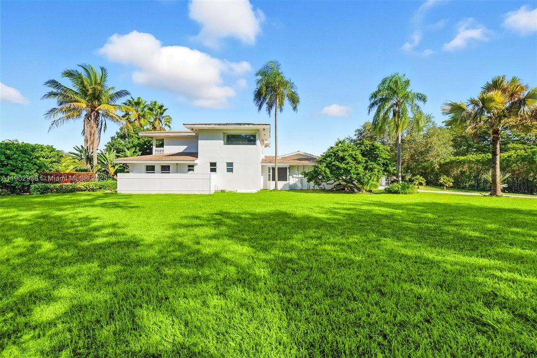 En Venta: $3,699,000 (6 camas, 5 baños, 5343 Pies cuadrados)