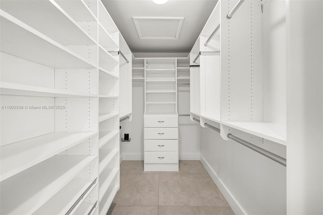 En Venta: $3,699,000 (6 camas, 5 baños, 5343 Pies cuadrados)