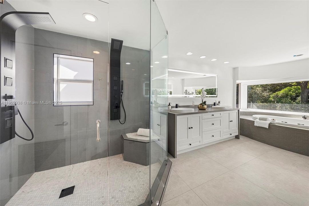 En Venta: $3,699,000 (6 camas, 5 baños, 5343 Pies cuadrados)