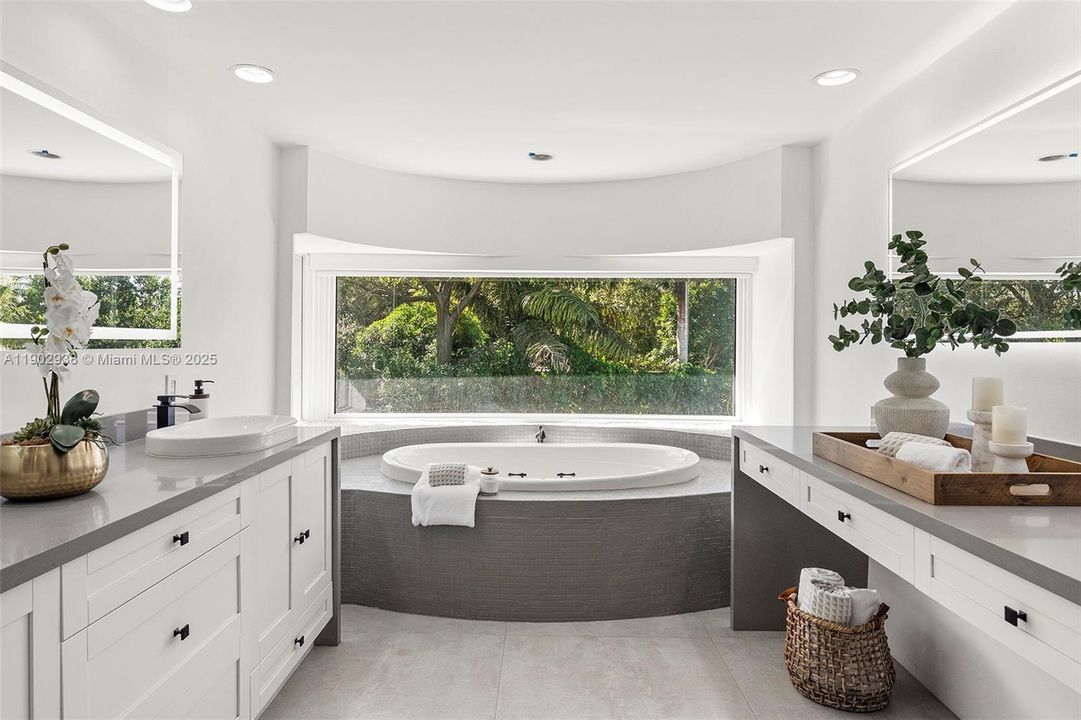 En Venta: $3,699,000 (6 camas, 5 baños, 5343 Pies cuadrados)