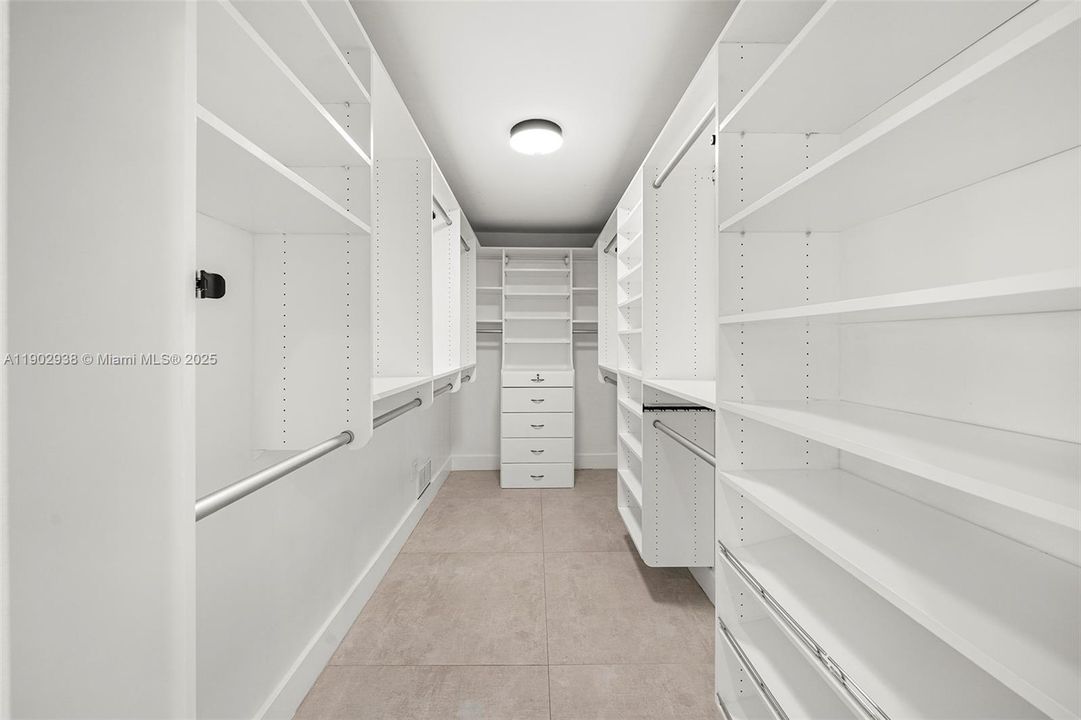 En Venta: $3,699,000 (6 camas, 5 baños, 5343 Pies cuadrados)