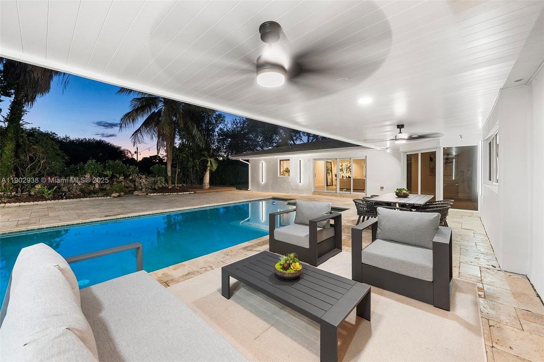 En Venta: $3,699,000 (6 camas, 5 baños, 5343 Pies cuadrados)