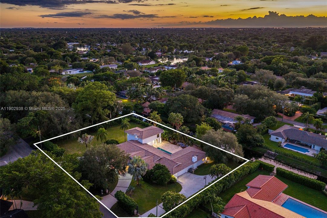 En Venta: $3,699,000 (6 camas, 5 baños, 5343 Pies cuadrados)