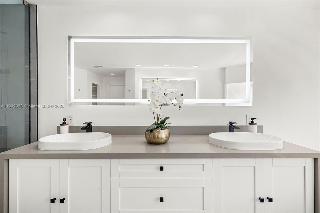 En Venta: $3,699,000 (6 camas, 5 baños, 5343 Pies cuadrados)