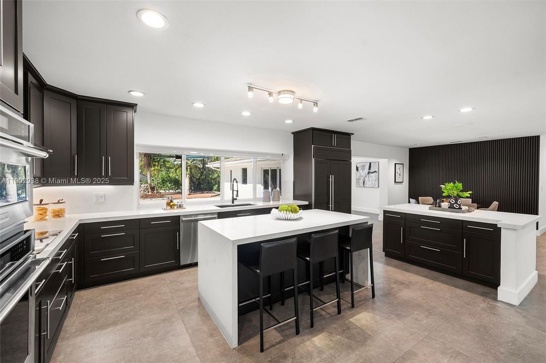 En Venta: $3,699,000 (6 camas, 5 baños, 5343 Pies cuadrados)