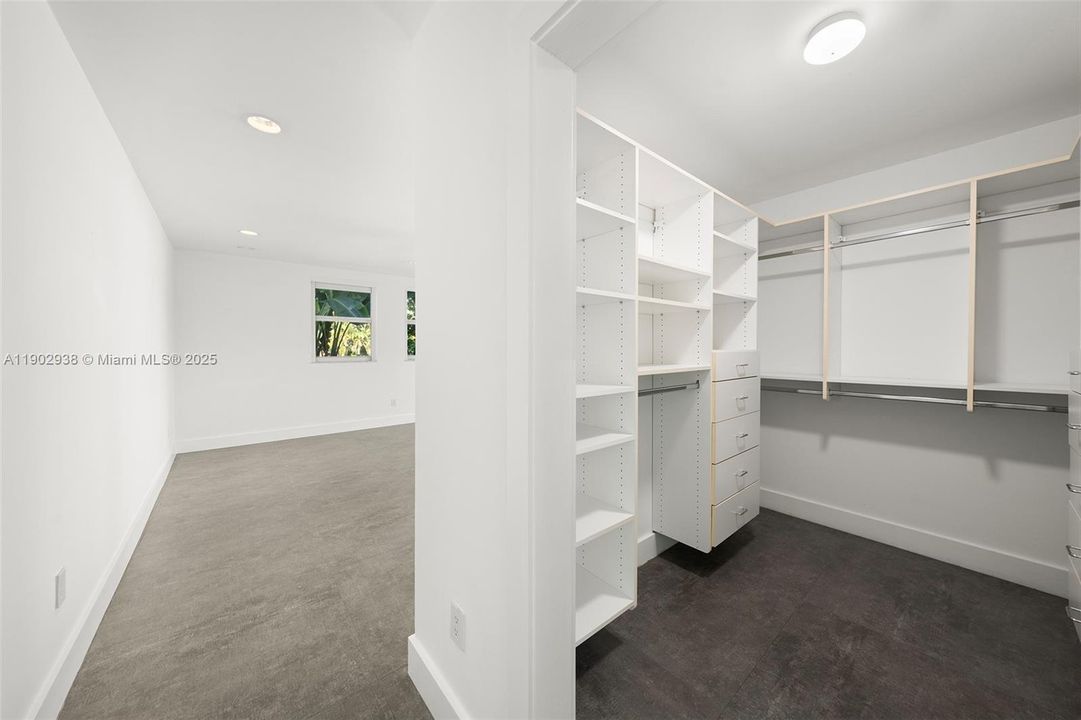 En Venta: $3,699,000 (6 camas, 5 baños, 5343 Pies cuadrados)