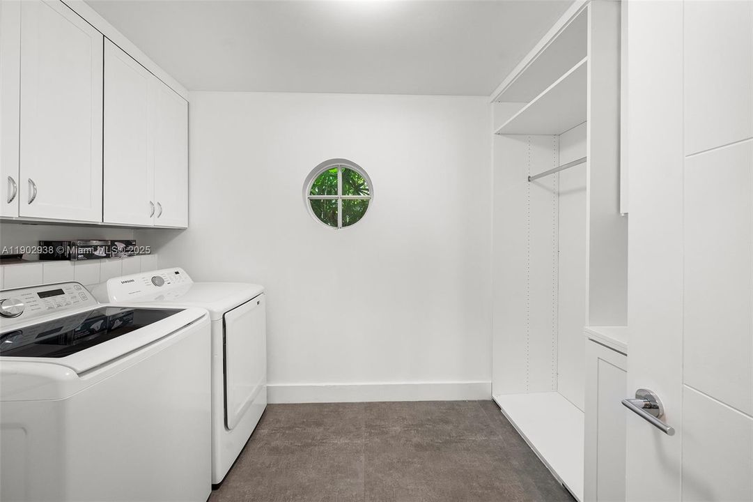 En Venta: $3,699,000 (6 camas, 5 baños, 5343 Pies cuadrados)