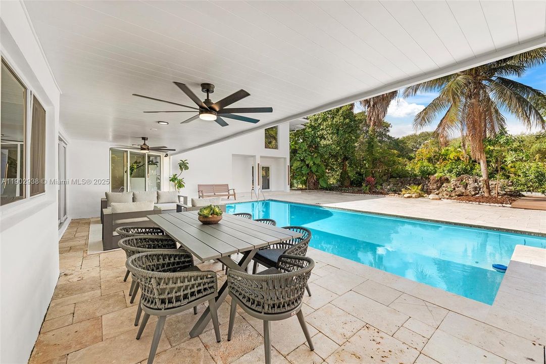 En Venta: $3,699,000 (6 camas, 5 baños, 5343 Pies cuadrados)