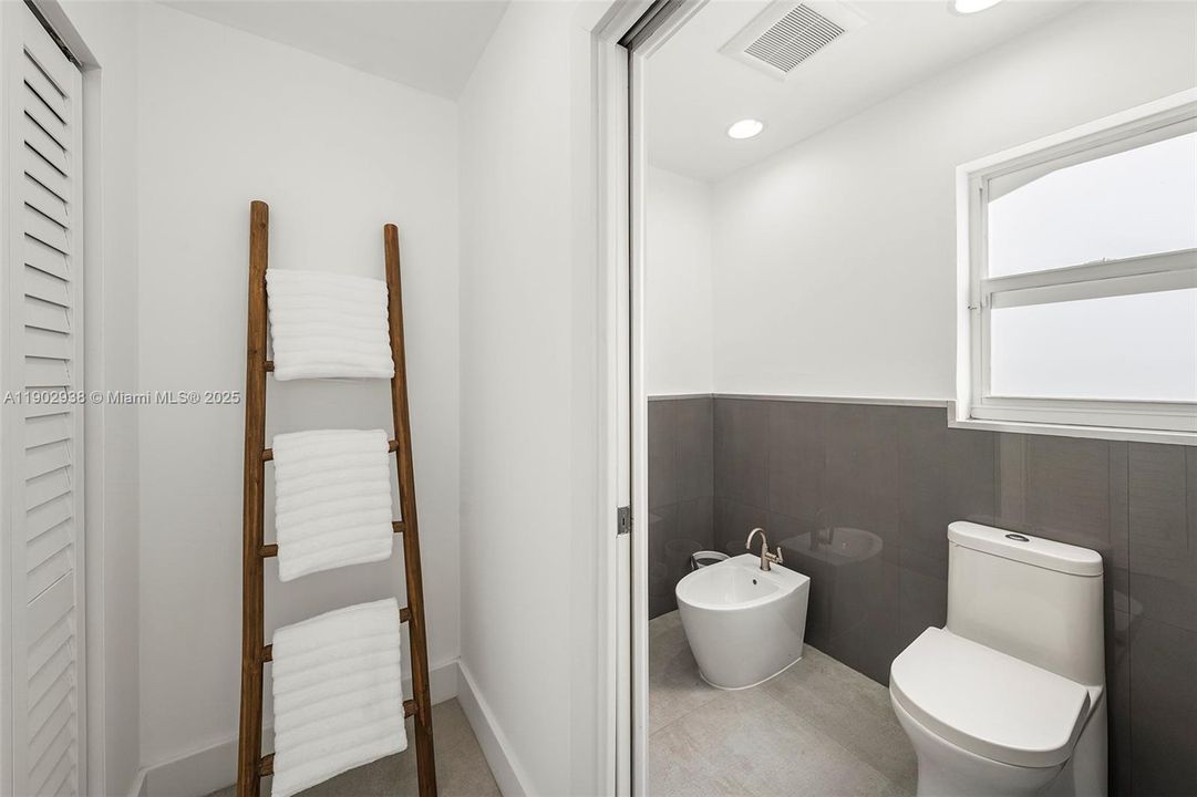 En Venta: $3,699,000 (6 camas, 5 baños, 5343 Pies cuadrados)