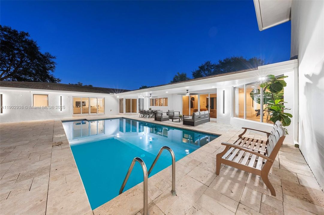 En Venta: $3,699,000 (6 camas, 5 baños, 5343 Pies cuadrados)