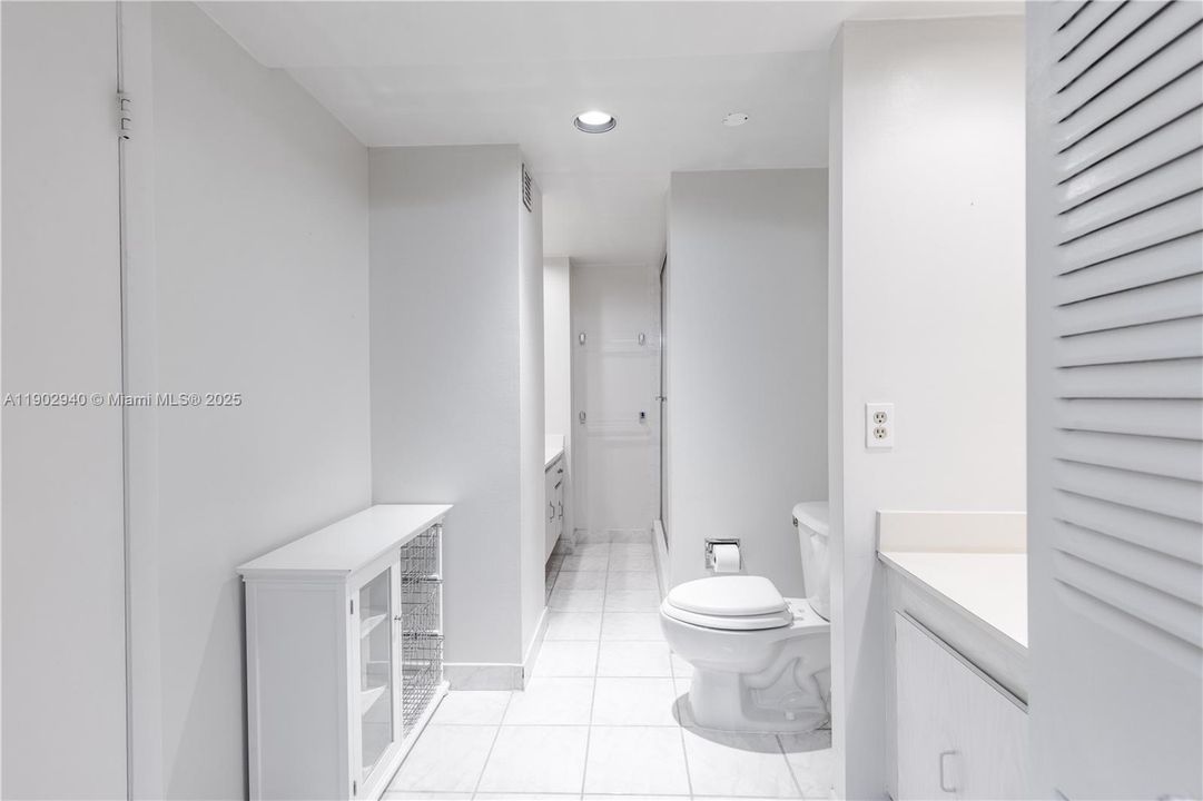 合同活跃: $247,500 (2 贝兹, 2 浴室, 1400 平方英尺)