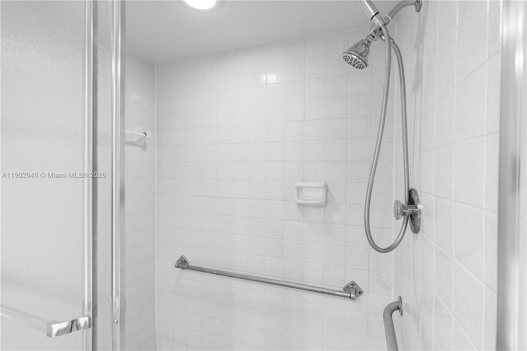 合同活跃: $247,500 (2 贝兹, 2 浴室, 1400 平方英尺)