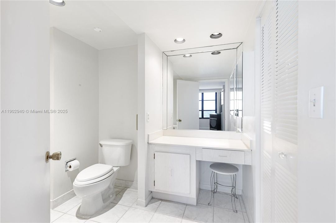 合同活跃: $247,500 (2 贝兹, 2 浴室, 1400 平方英尺)