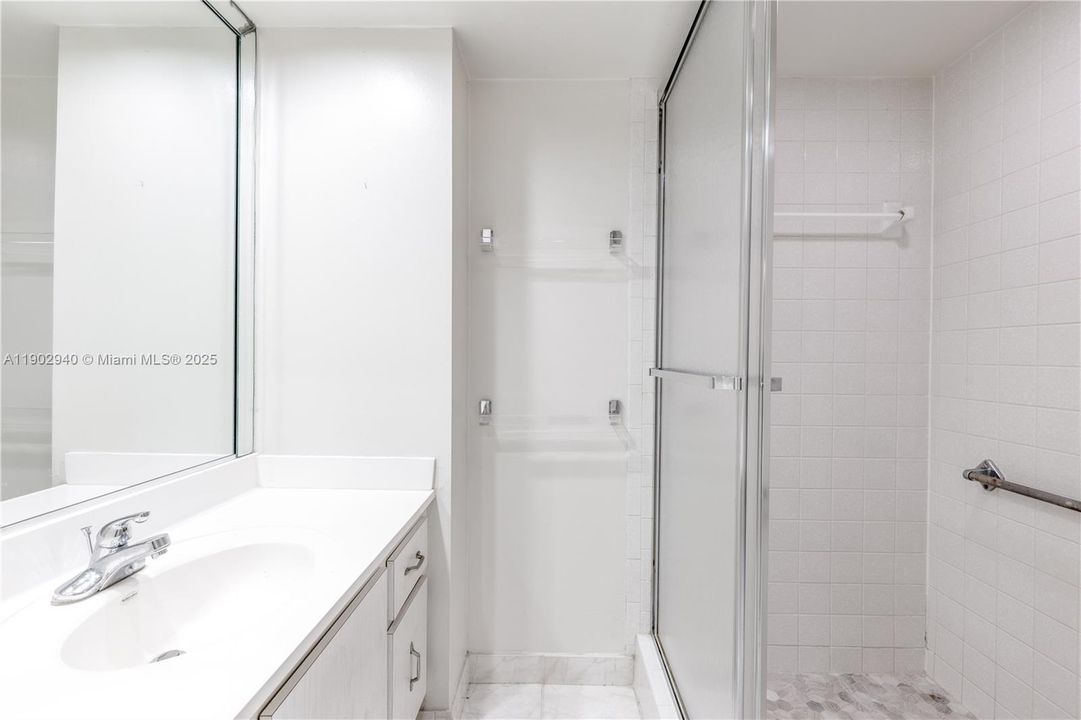 合同活跃: $247,500 (2 贝兹, 2 浴室, 1400 平方英尺)