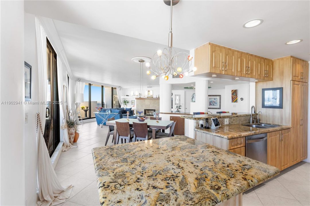 For Sale: $777,500 (2 beds, 2 baths, 1984 Square Feet)