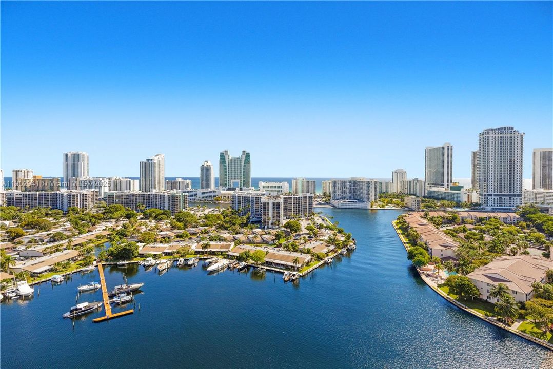 For Sale: $777,500 (2 beds, 2 baths, 1984 Square Feet)