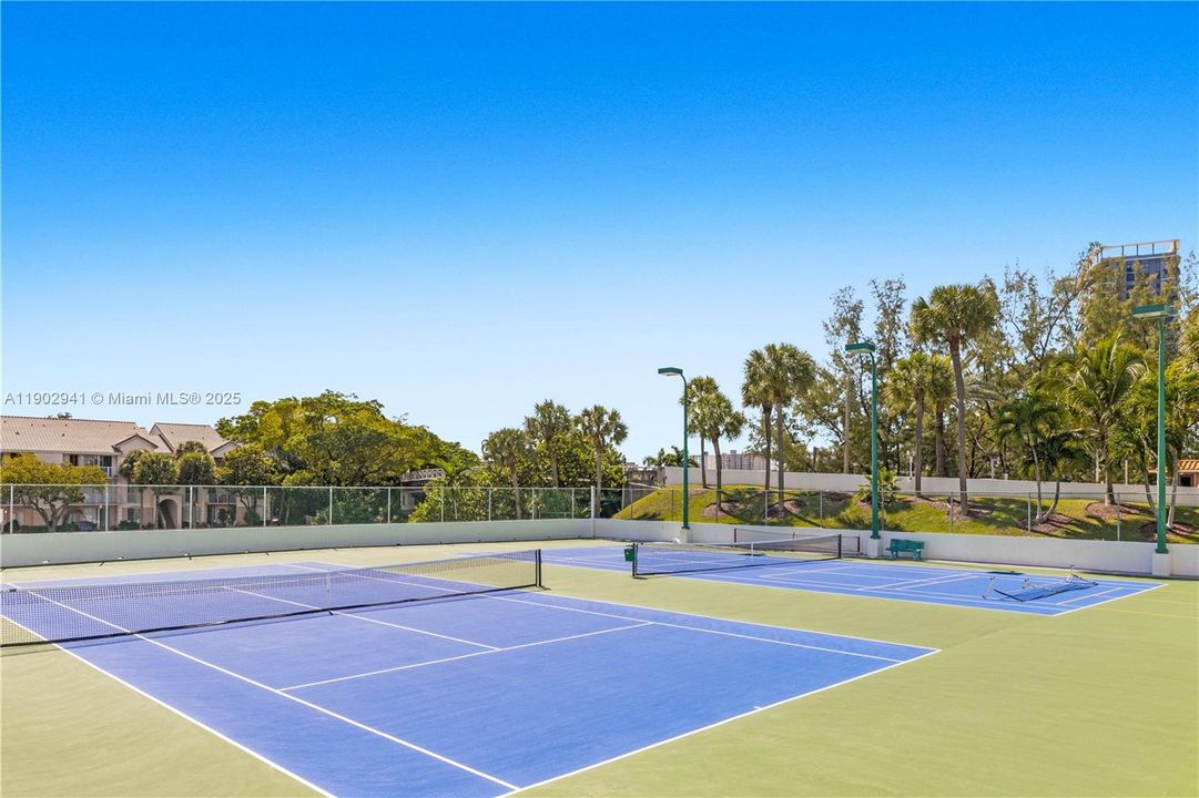 For Sale: $777,500 (2 beds, 2 baths, 1984 Square Feet)