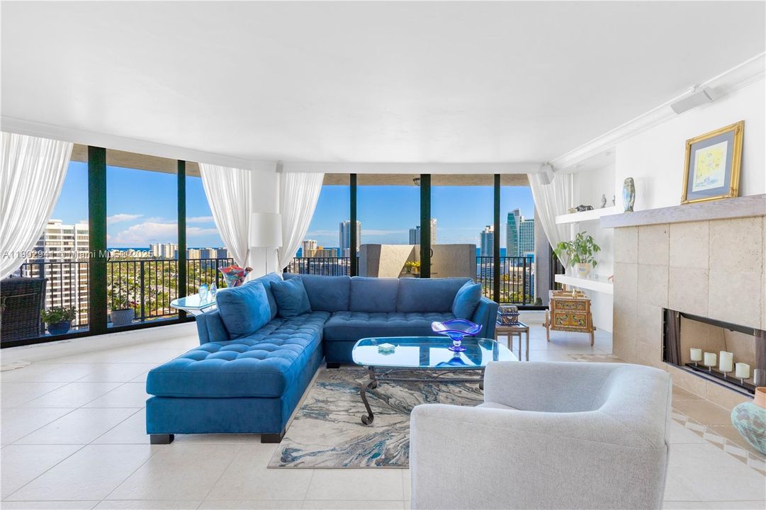 For Sale: $777,500 (2 beds, 2 baths, 1984 Square Feet)