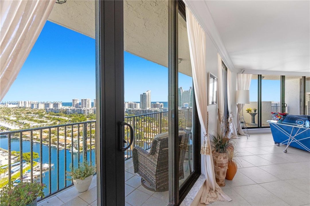 For Sale: $777,500 (2 beds, 2 baths, 1984 Square Feet)