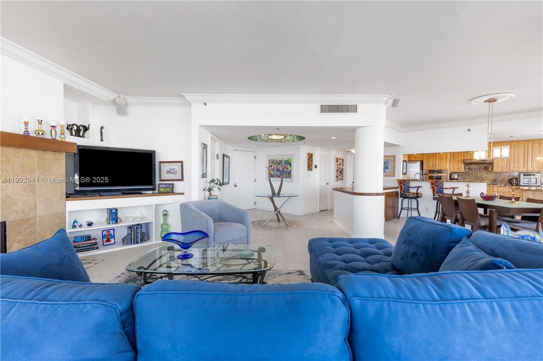 For Sale: $777,500 (2 beds, 2 baths, 1984 Square Feet)