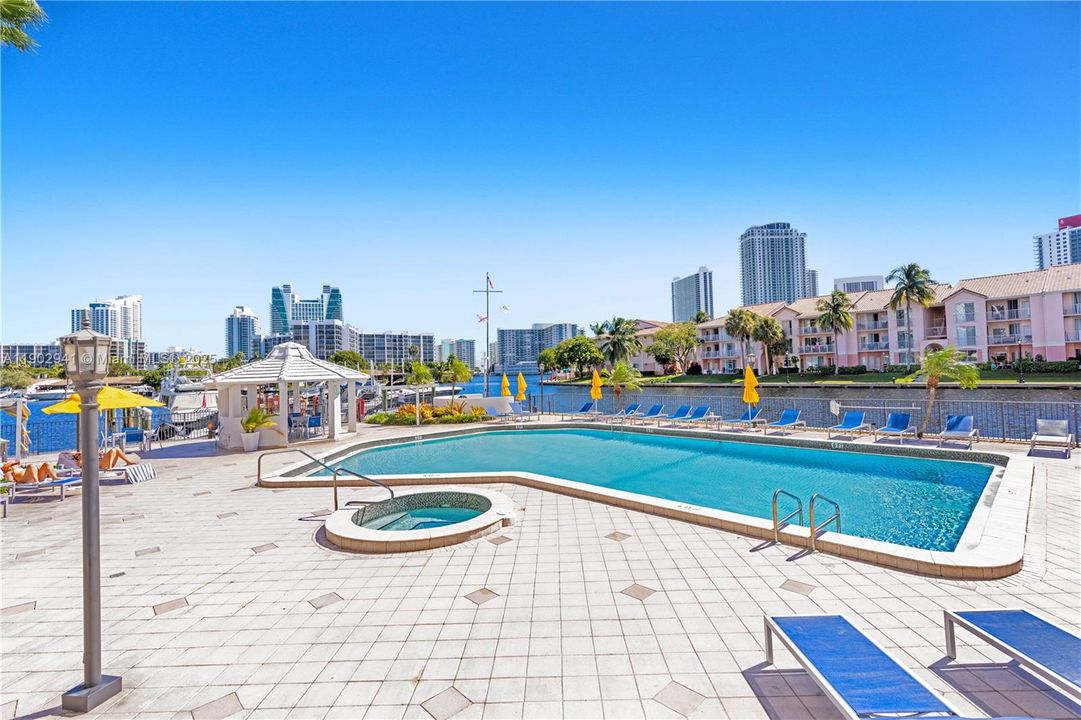 For Sale: $777,500 (2 beds, 2 baths, 1984 Square Feet)