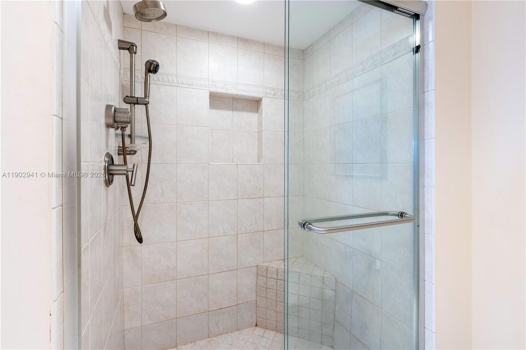 For Sale: $777,500 (2 beds, 2 baths, 1984 Square Feet)